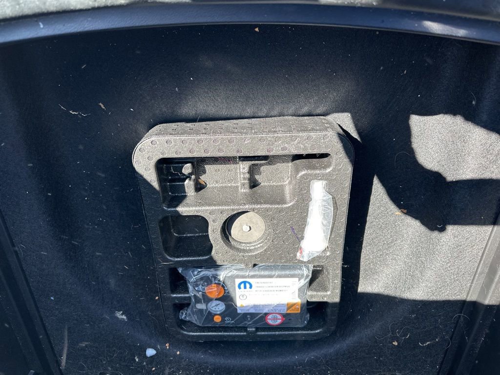 Used 2023 Jeep Compass Limited image 19