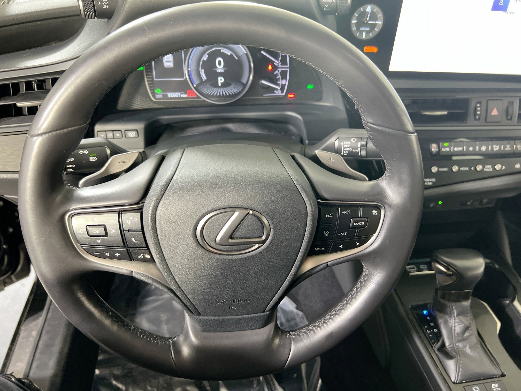 Used 2023 Lexus ES 300h w/ Premium Package image 11