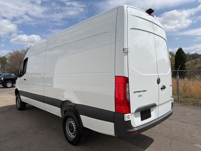 Used 2024 Mercedes-Benz Sprinter 2500 image 4