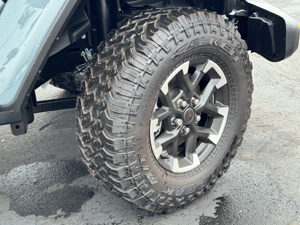 New 2026 Jeep Gladiator Rubicon w/ Safety Group AWD/4WD image 9