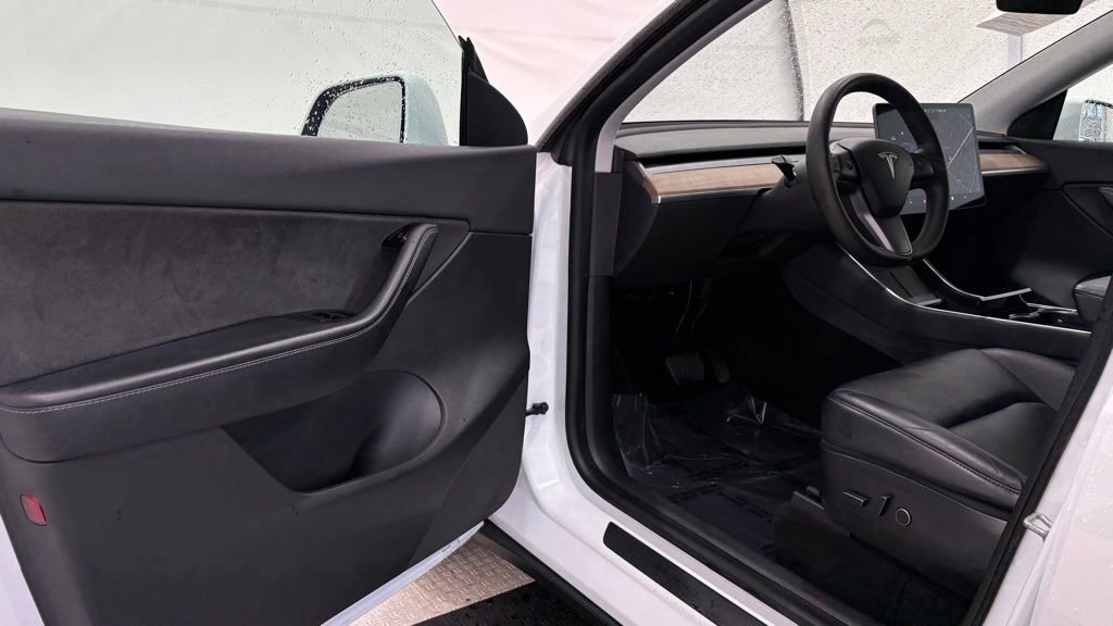 Used 2021 Tesla Model Y 2WD image 32