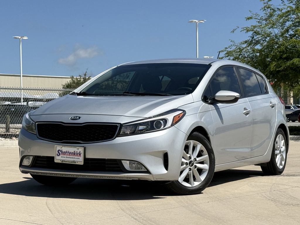 Used 2017 Kia Forte LX w/ LX Popular Plus Package image 2