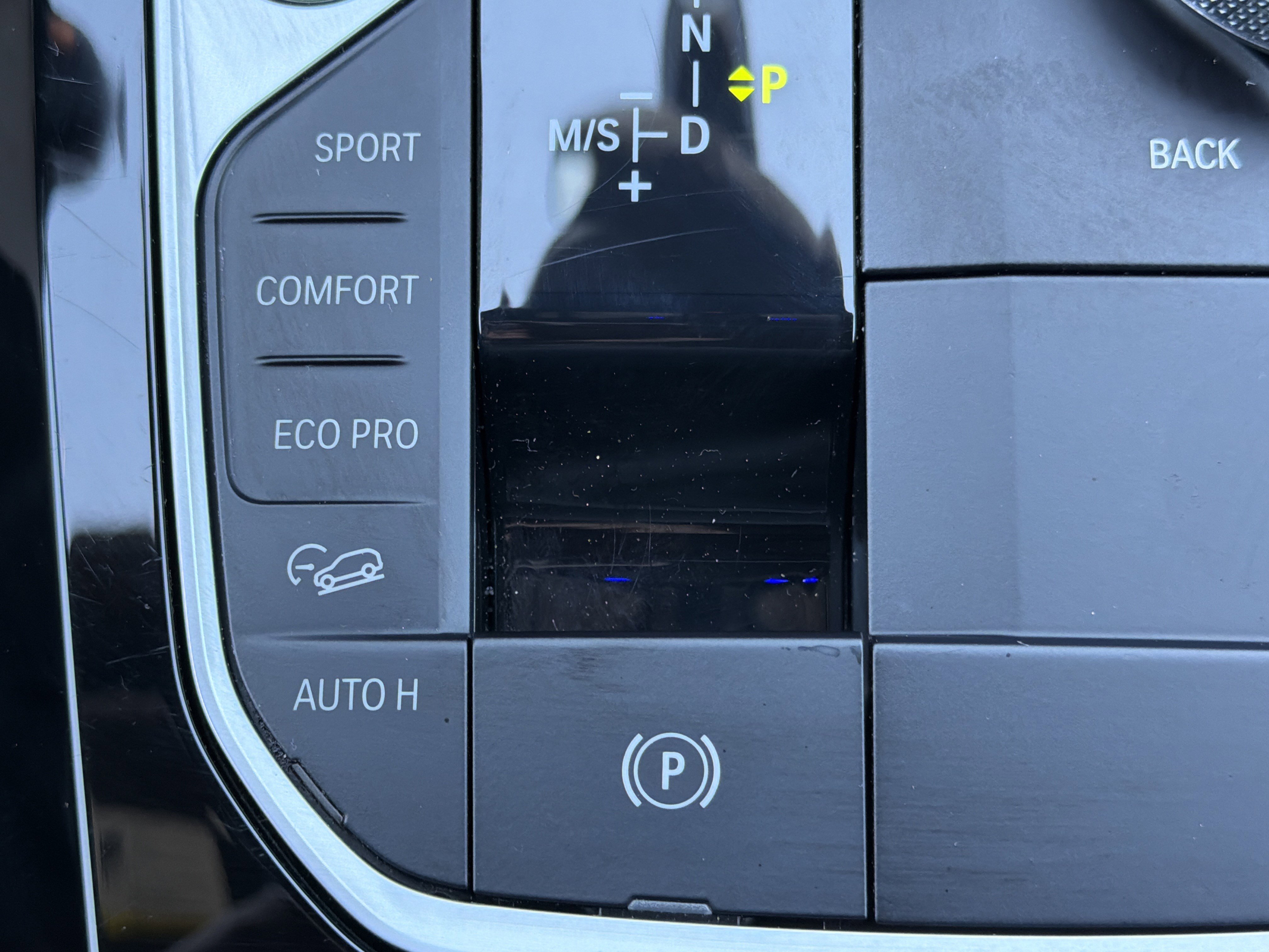 Used 2025 BMW X4 xDrive30i AWD/4WD image 9