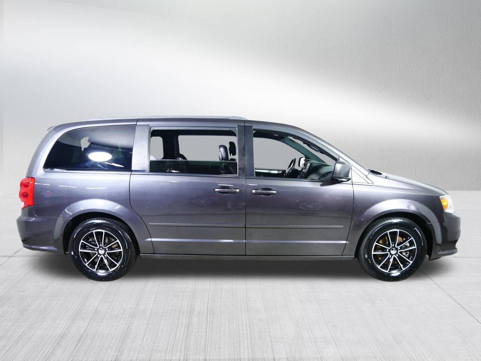 Used 2016 Dodge Grand Caravan R/T w/ Driver Convenience Group FWD image 8