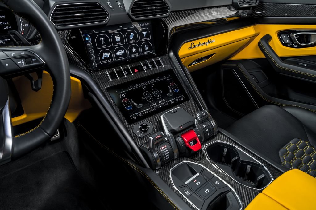 Used 2022 Lamborghini Urus AWD/4WD image 22