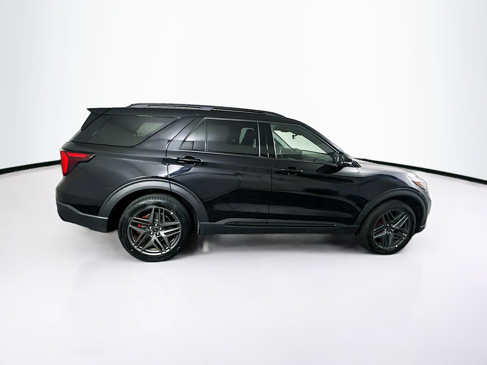 Used 2025 Ford Explorer ST-Line w/ ST-Line Street Pack AWD/4WD image 10