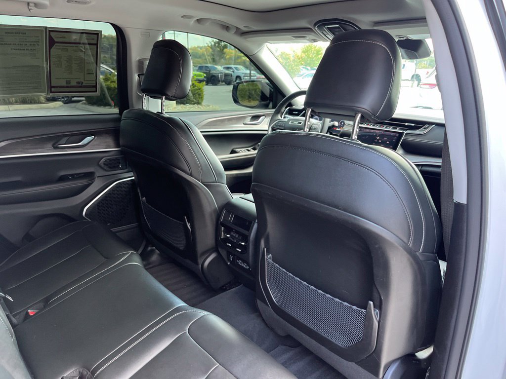 Used 2023 Jeep Grand Cherokee Limited AWD/4WD image 25