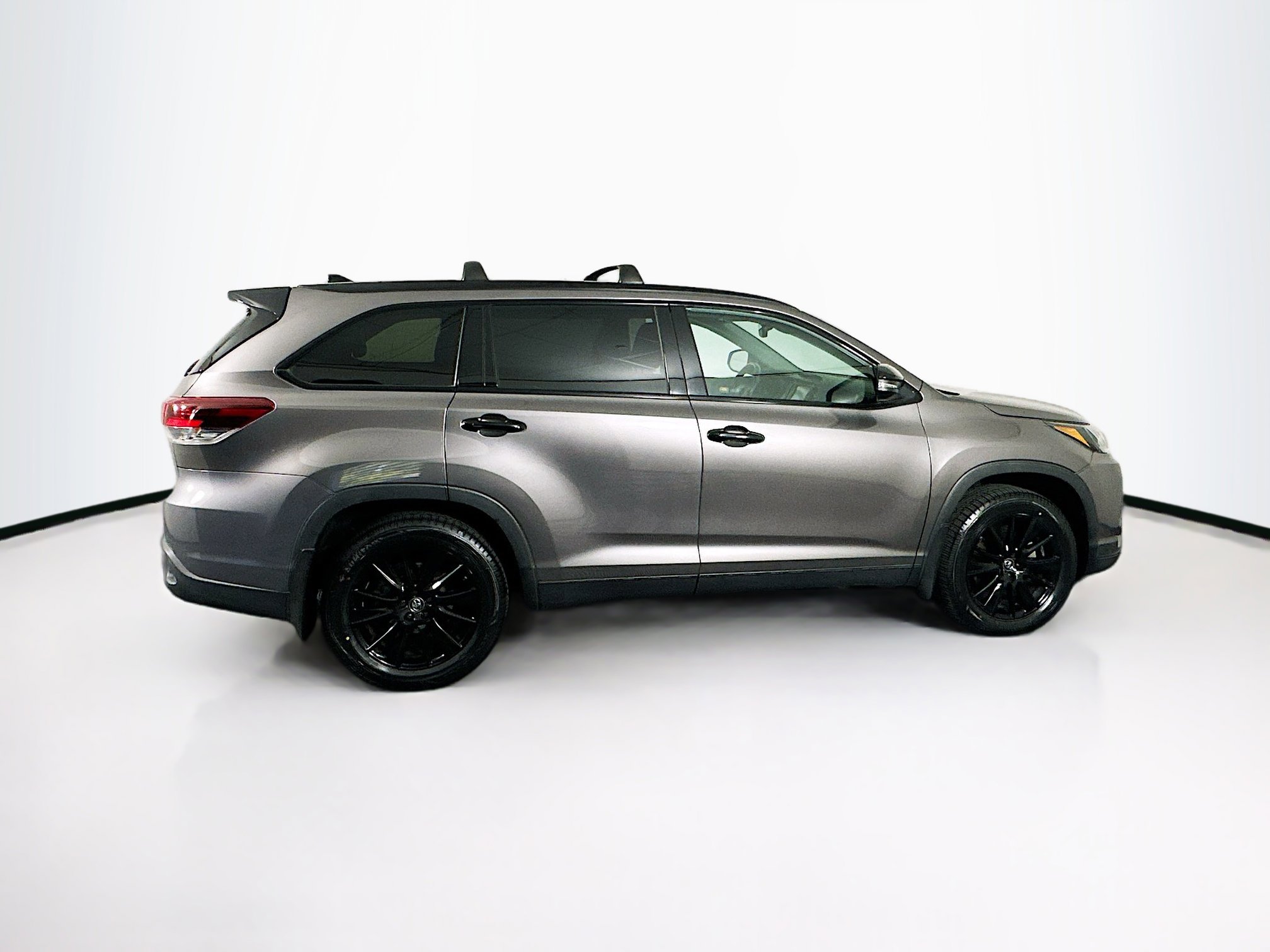 Used 2019 Toyota Highlander SE w/ Nightshade Edition AWD/4WD image 10