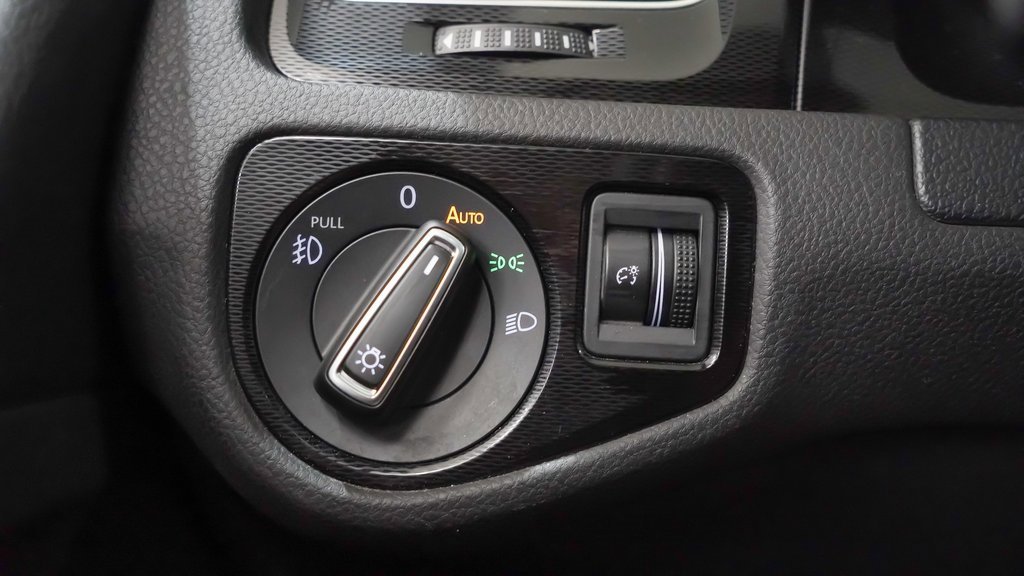 Used 2016 Volkswagen GTI SE image 23