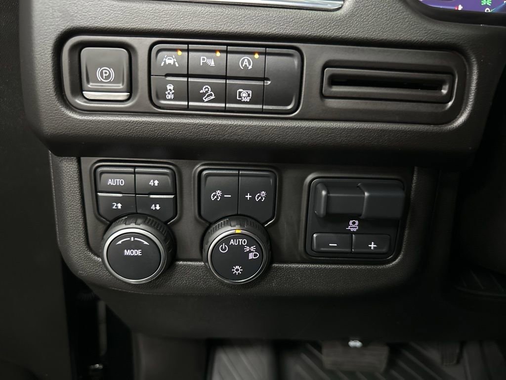 Used 2023 Chevrolet Tahoe Z71 AWD/4WD image 29