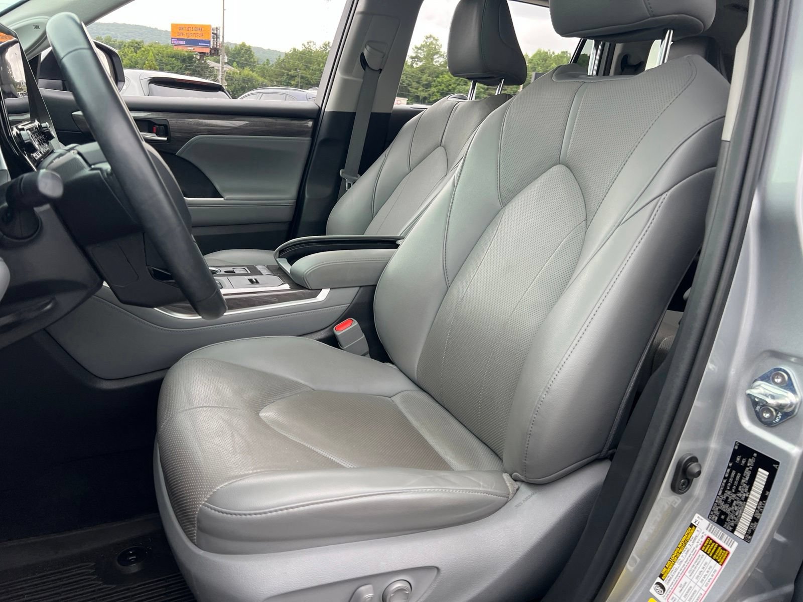 Used 2021 Toyota Highlander Limited FWD image 33