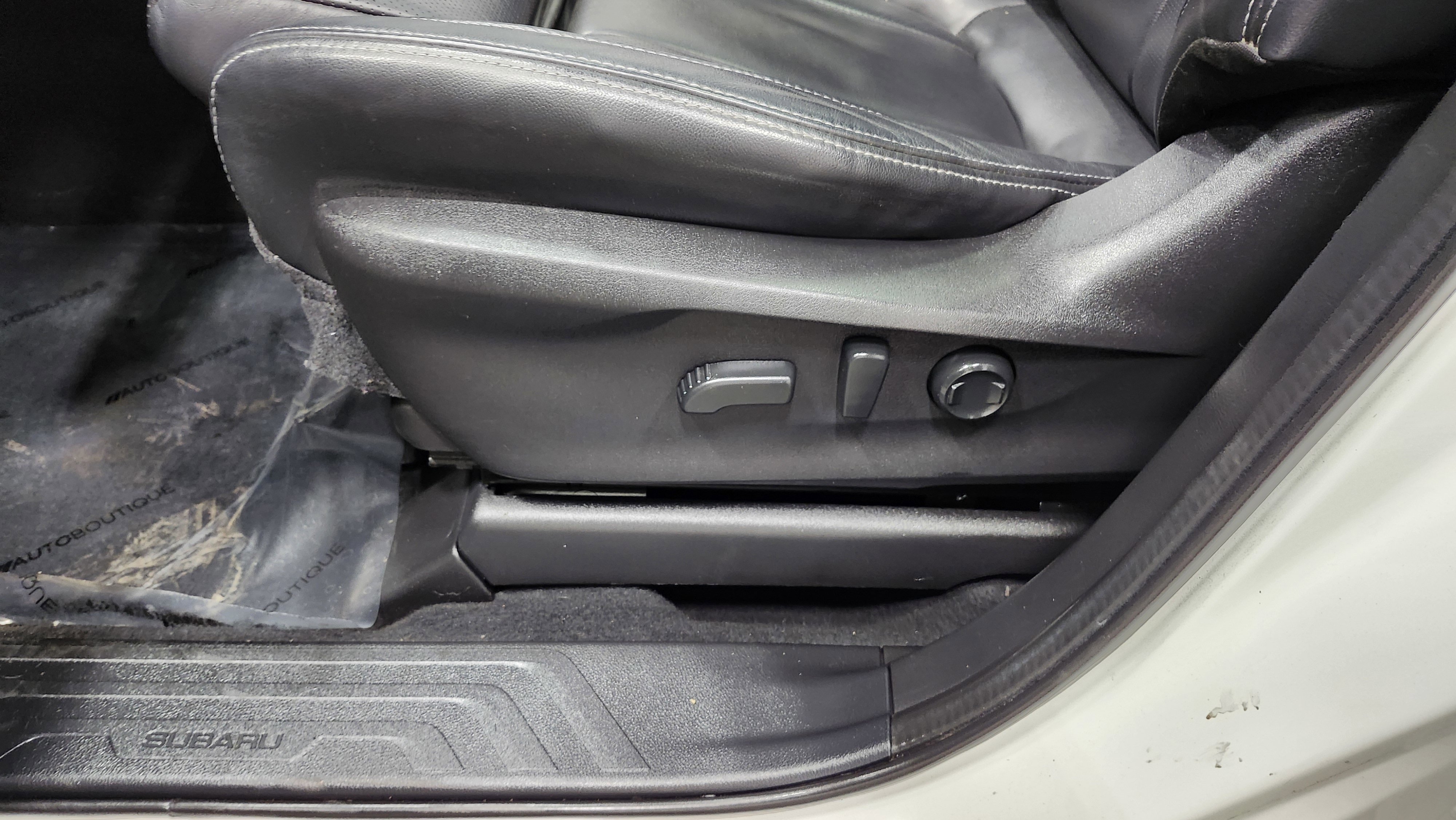 Used 2021 Subaru Ascent Limited w/ Technology Package image 27