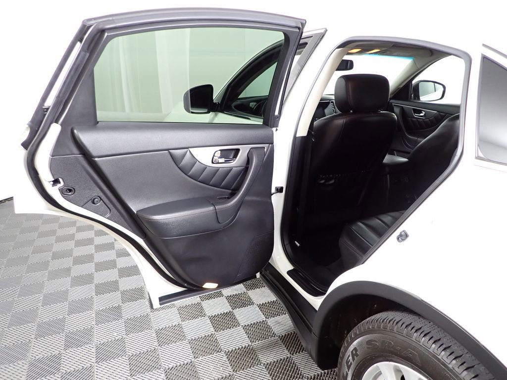 Used 2017 INFINITI QX70 AWD w/ Premium Package image 29