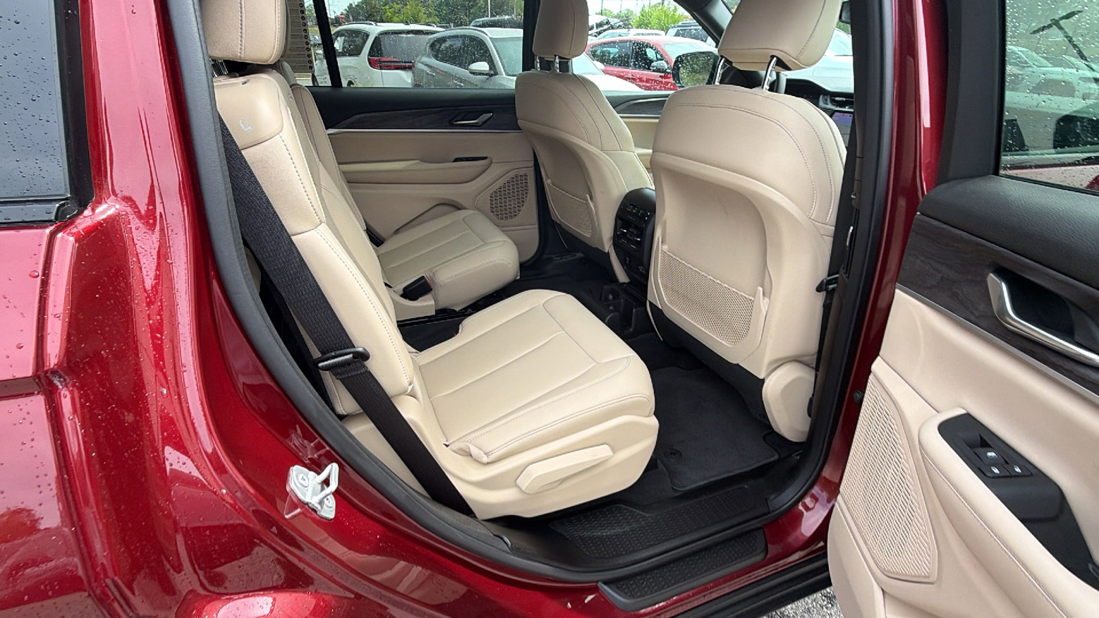 Used 2024 Jeep Grand Cherokee L Limited w/ Black Appearance Package image 21