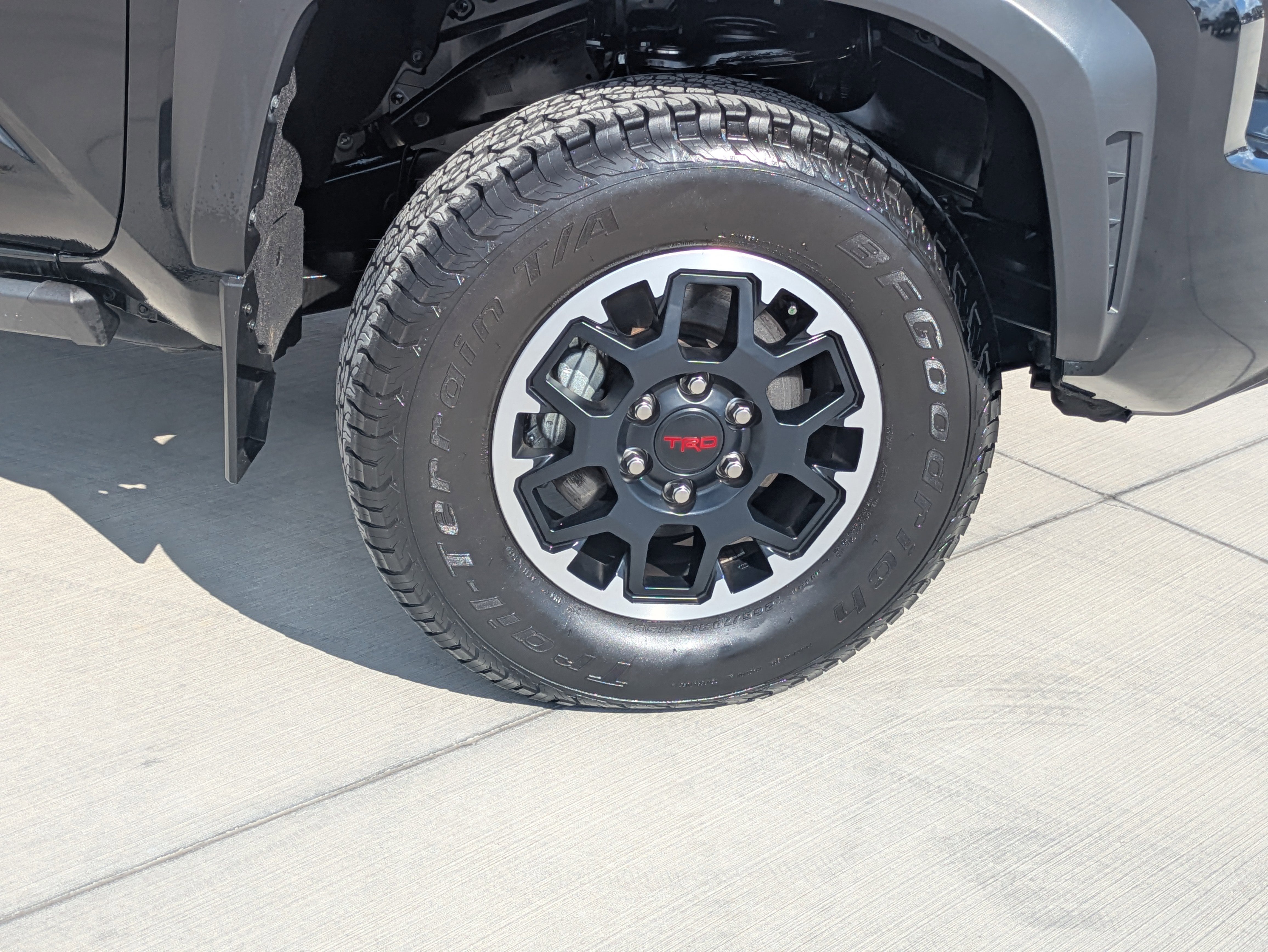 Used 2024 Toyota Tacoma TRD Off-Road image 9