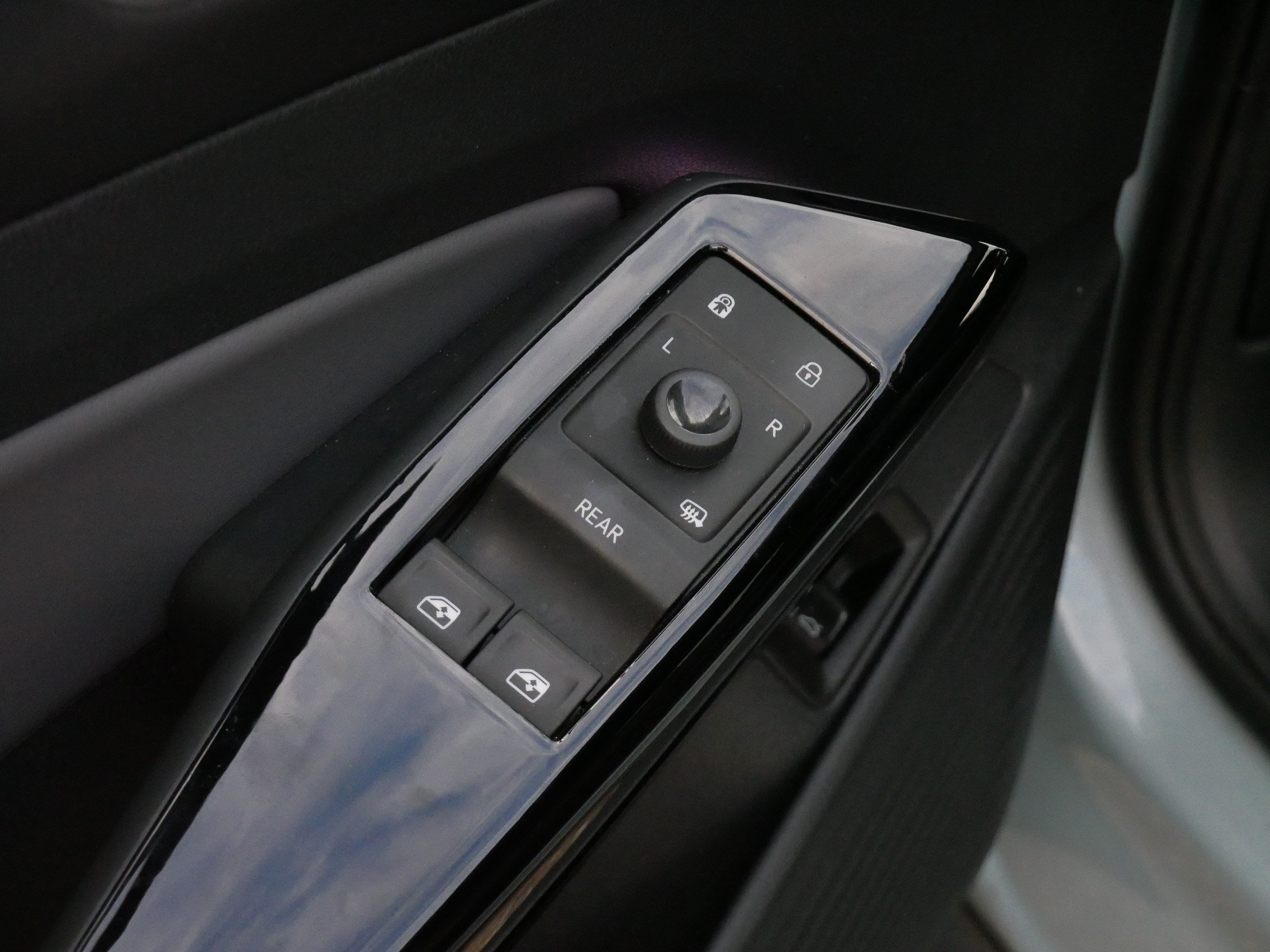 Certified 2024 Volkswagen ID.4 Pro S AWD/4WD image 19