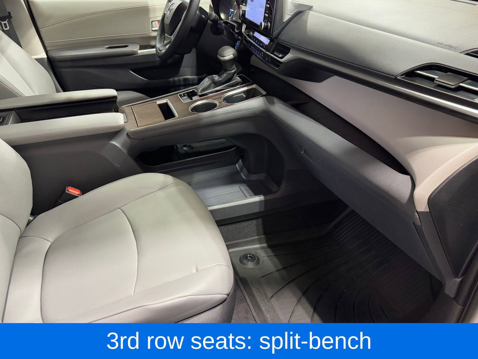 Used 2023 Toyota Sienna XLE FWD image 42