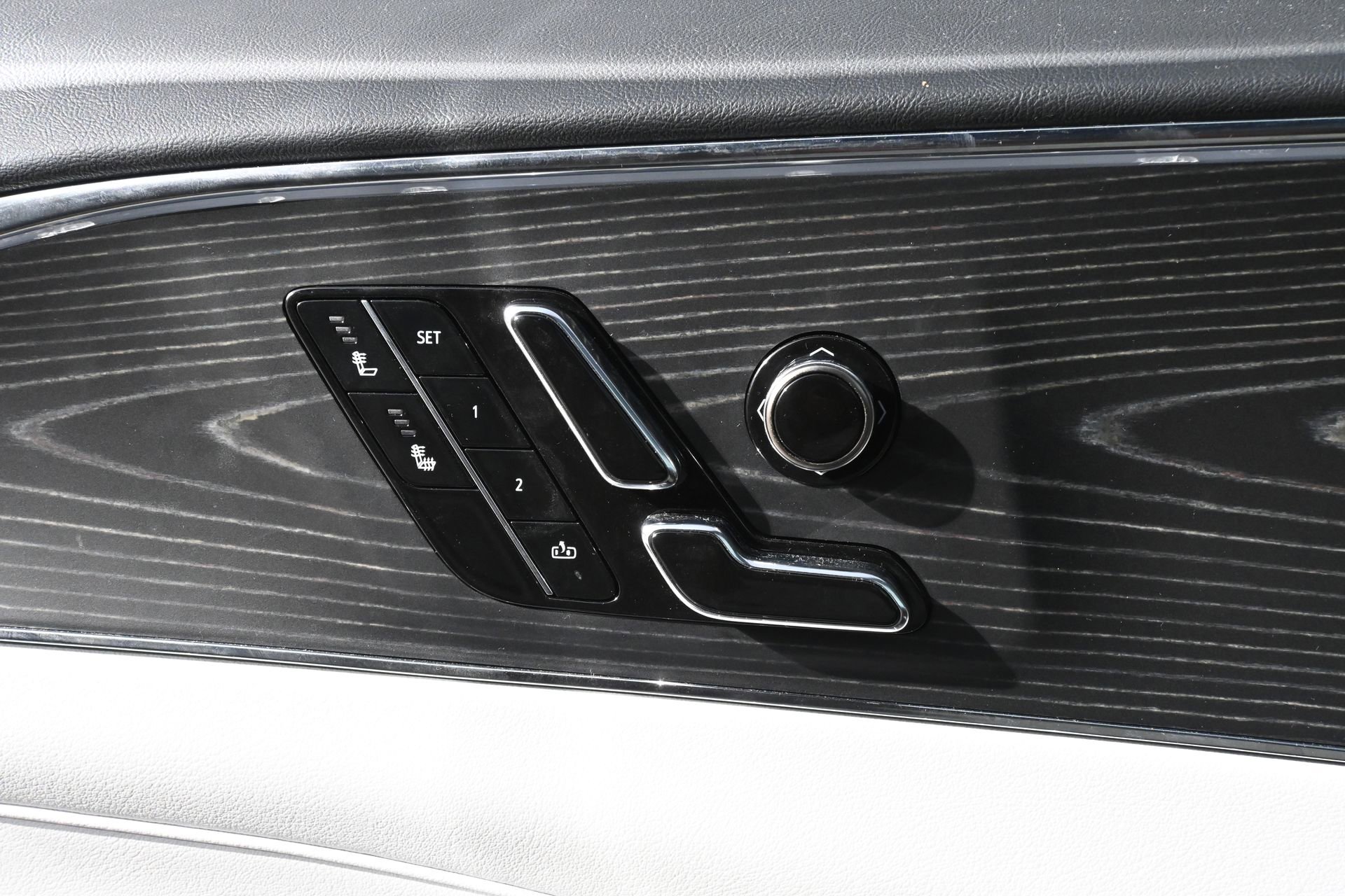 Used 2024 Cadillac Lyriq Luxury RWD image 17