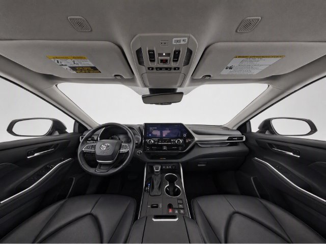 Used 2023 Toyota Highlander XLE FWD image 14