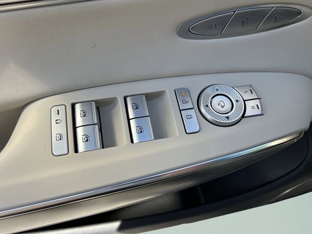 Used 2026 Genesis GV70 2.5T Select image 23