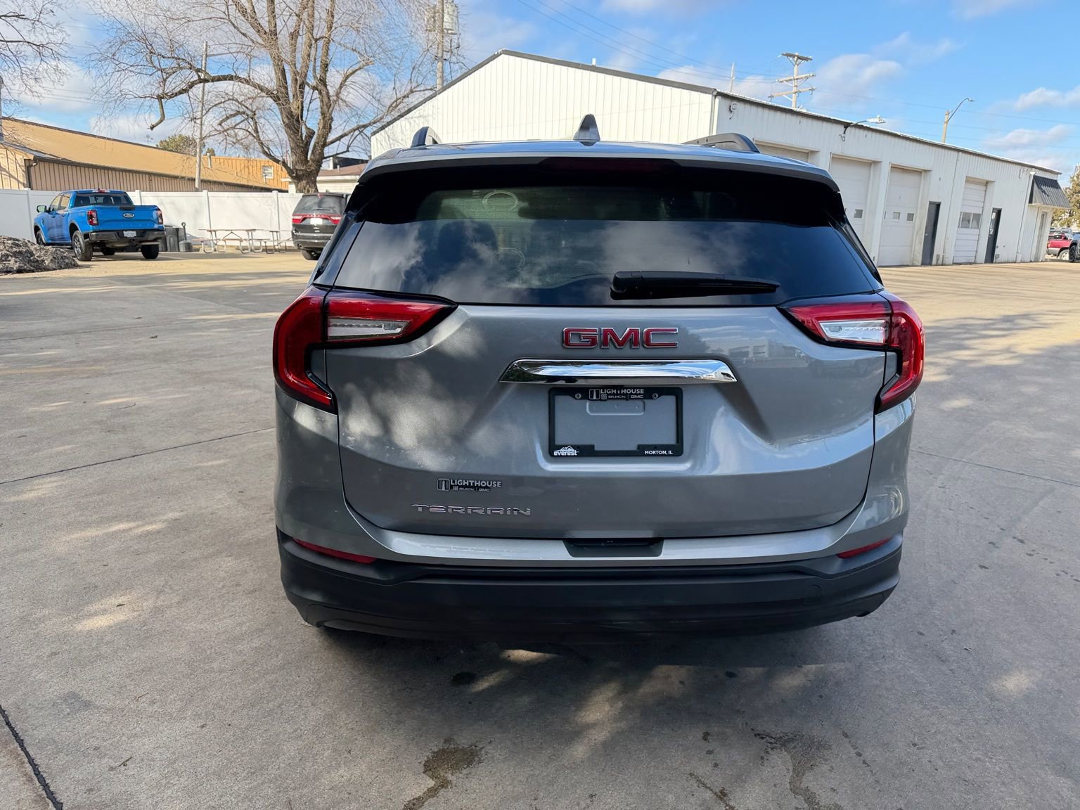 Used 2024 GMC Terrain SLE w/ Driver Convenience Package image 29