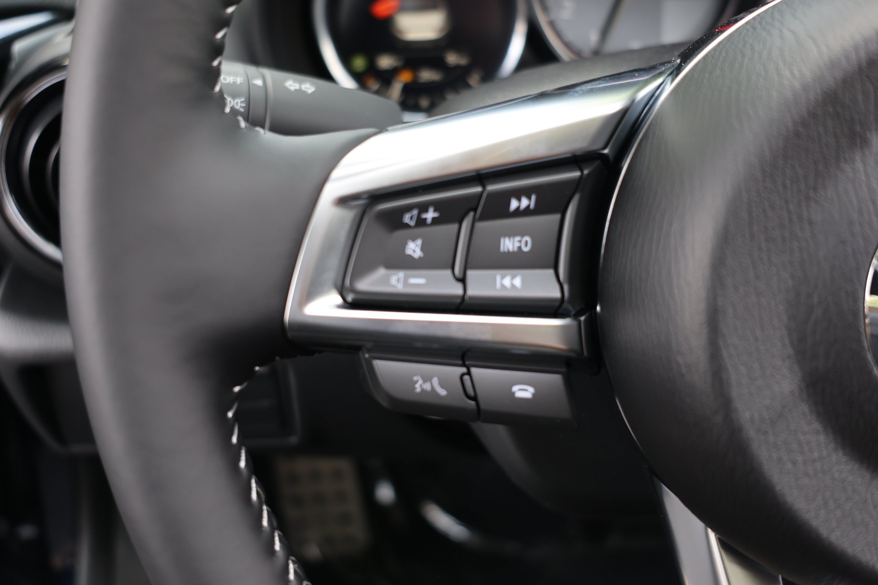 New 2026 MAZDA MX-5 Miata Club w/ Interior Package RWD image 13