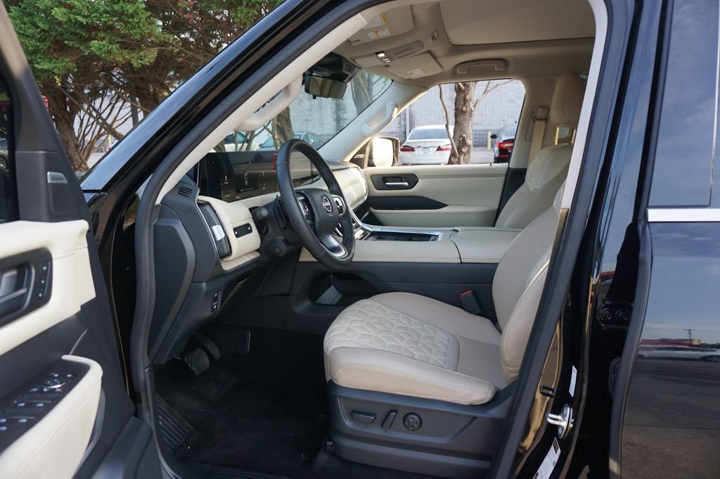 Used 2025 Nissan Armada Platinum RWD image 2