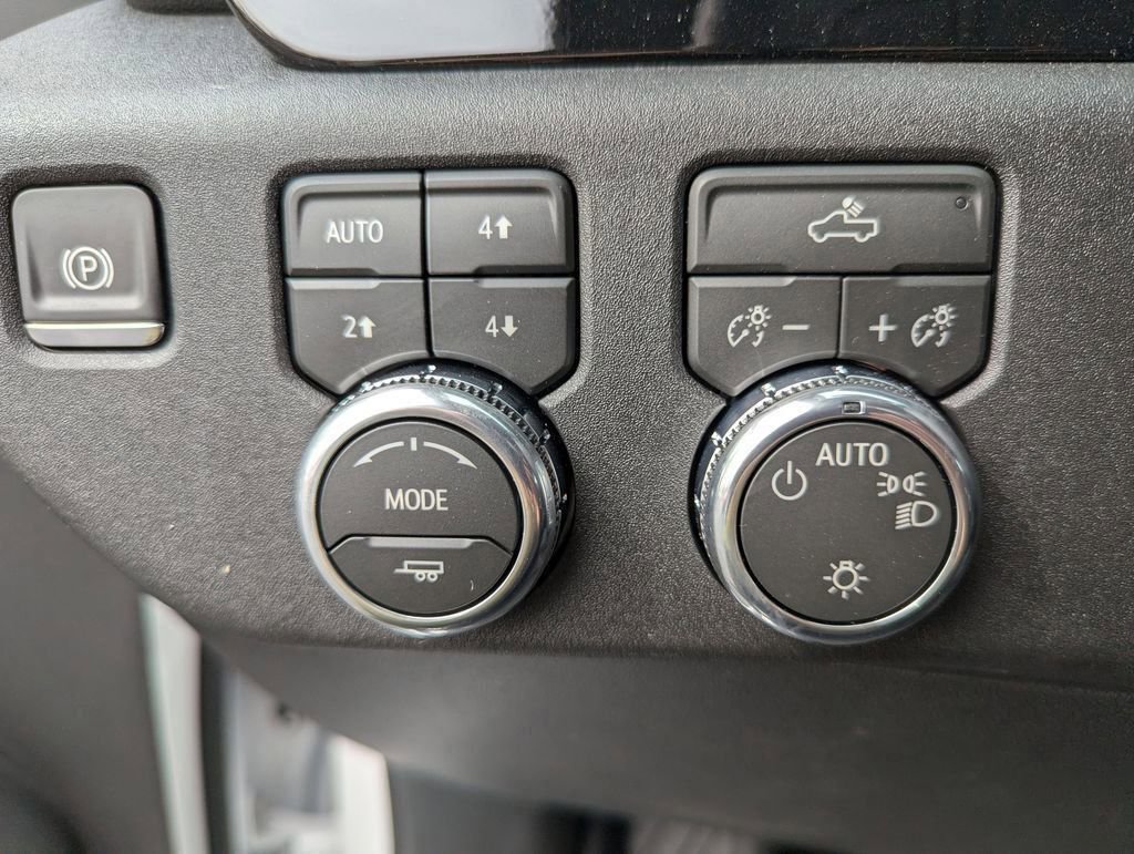 New 2026 GMC Sierra 1500 SLE w/ X31 Off-Road Package AWD/4WD image 16