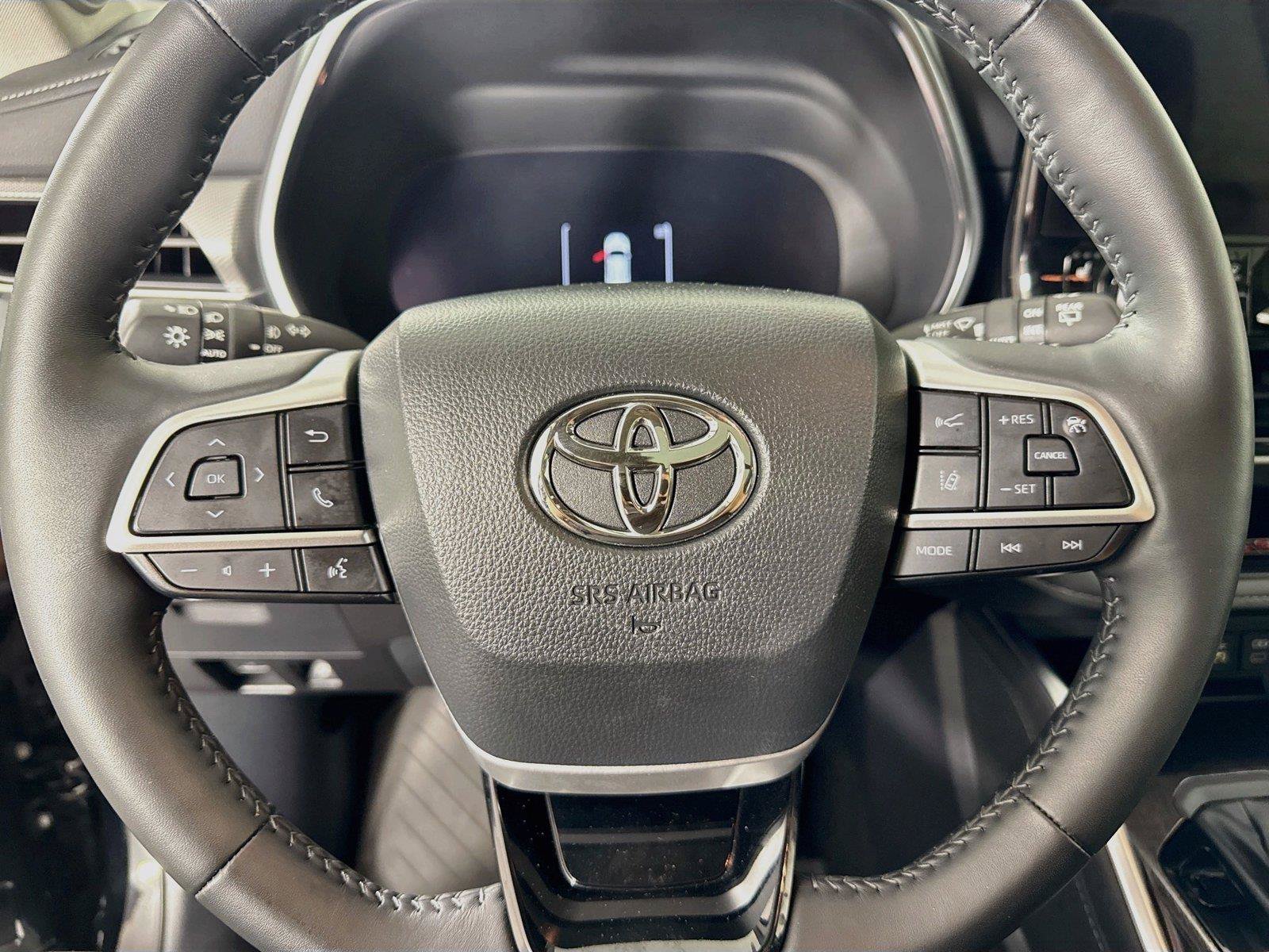 Certified 2025 Toyota Highlander Platinum AWD/4WD image 17