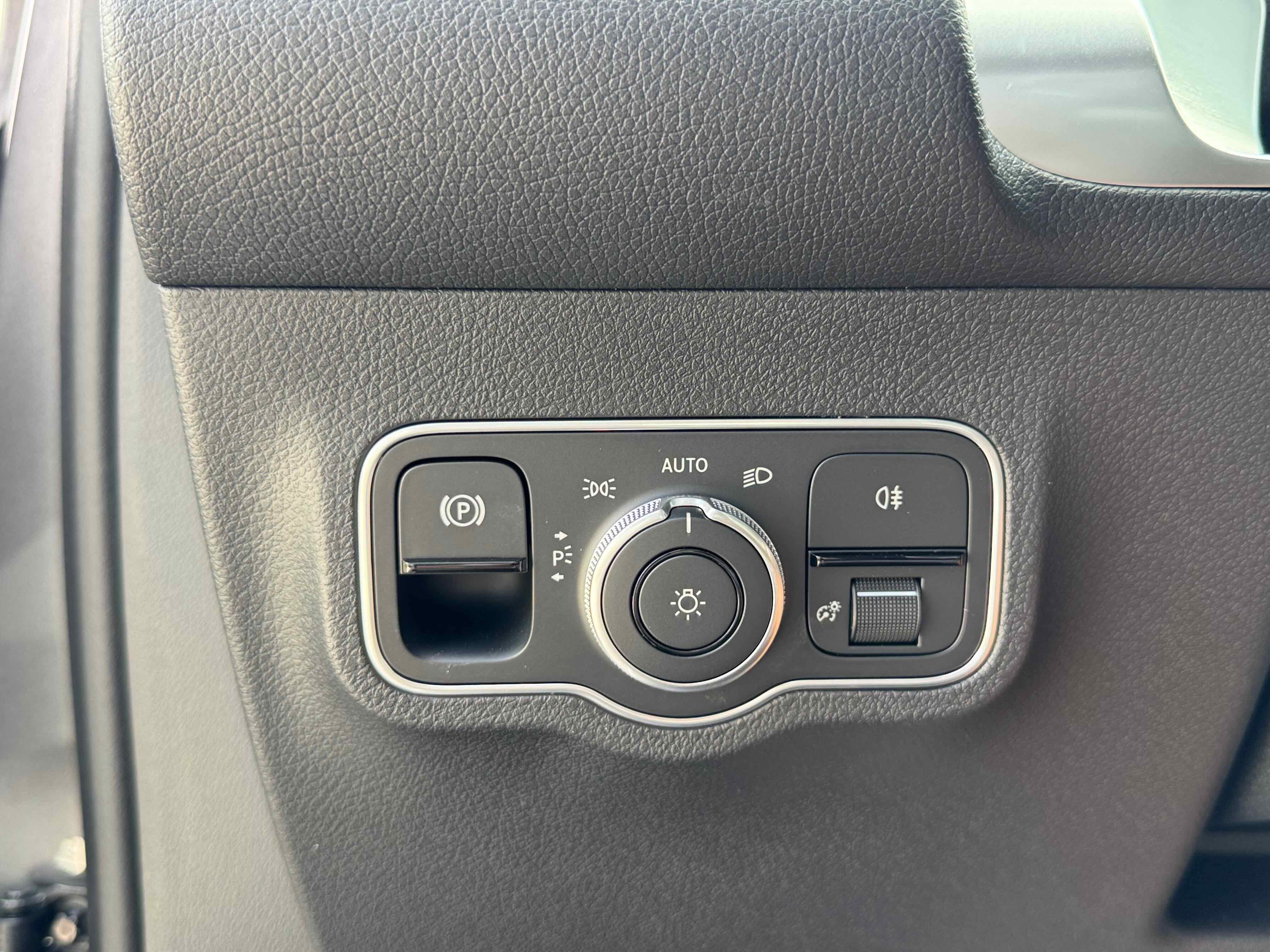 New 2025 Mercedes-Benz GLB 35 AMG 4MATIC image 25