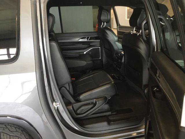 Certified 2024 Jeep Wagoneer L Series II AWD/4WD image 35