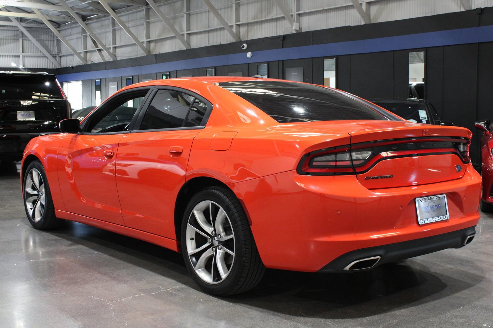 Used 2019 Dodge Charger SXT image 11