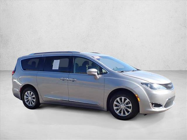 Used 2019 Chrysler Pacifica Touring-L FWD image 6