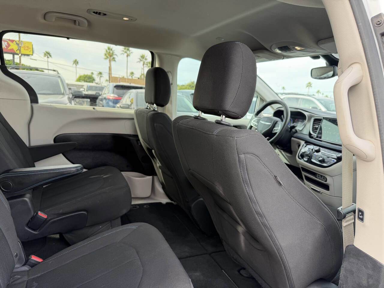 Used 2021 Chrysler Pacifica Touring image 26
