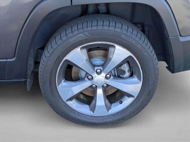 Used 2019 Jeep Cherokee Limited w/ Luxury Group image 24