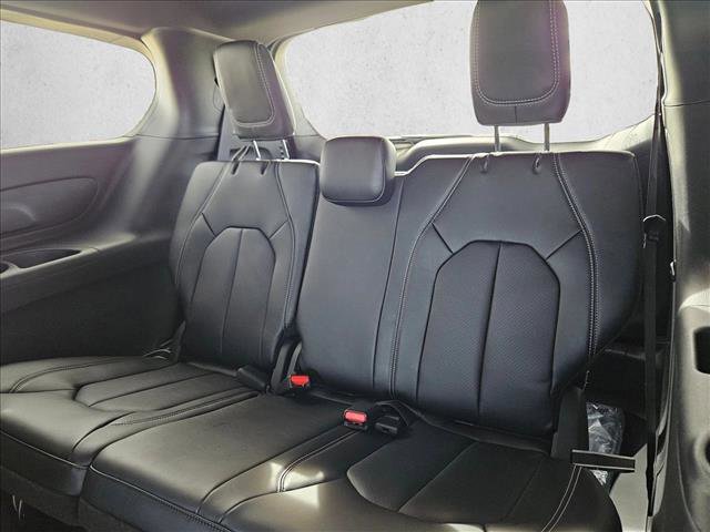 New 2026 Chrysler Pacifica Select FWD image 16