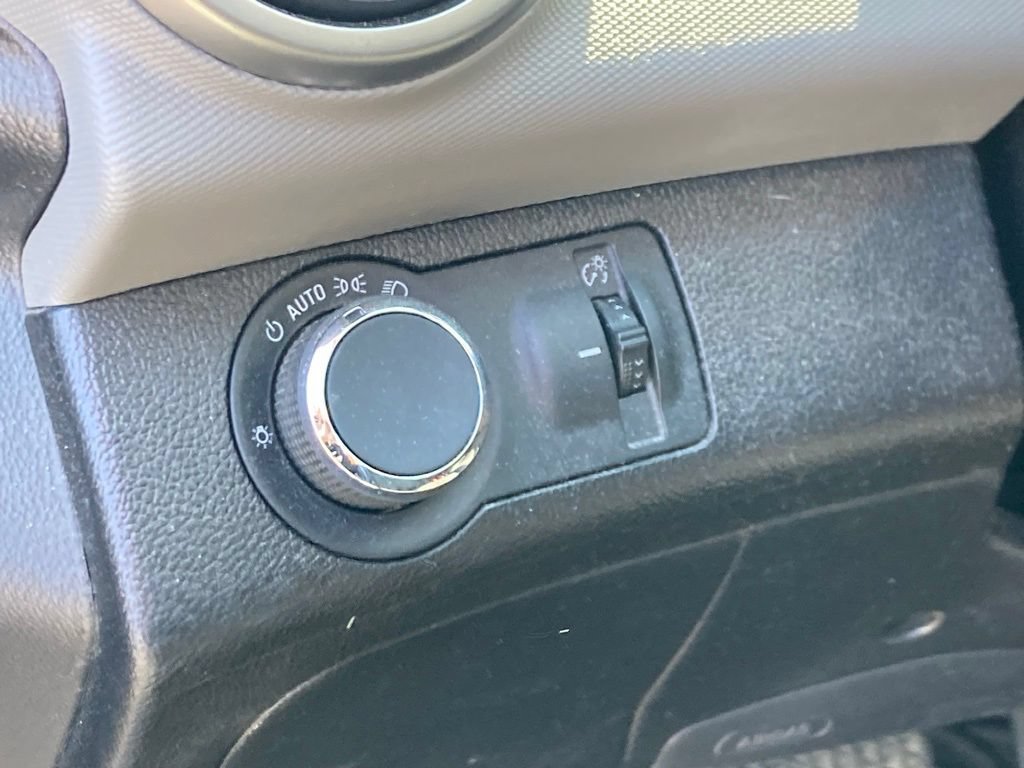 Used 2016 Chevrolet Sonic LT FWD image 13
