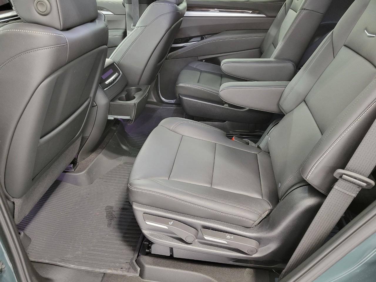 Used 2025 Cadillac Escalade Luxury w/ LPO, Floor Liner Package AWD/4WD image 22