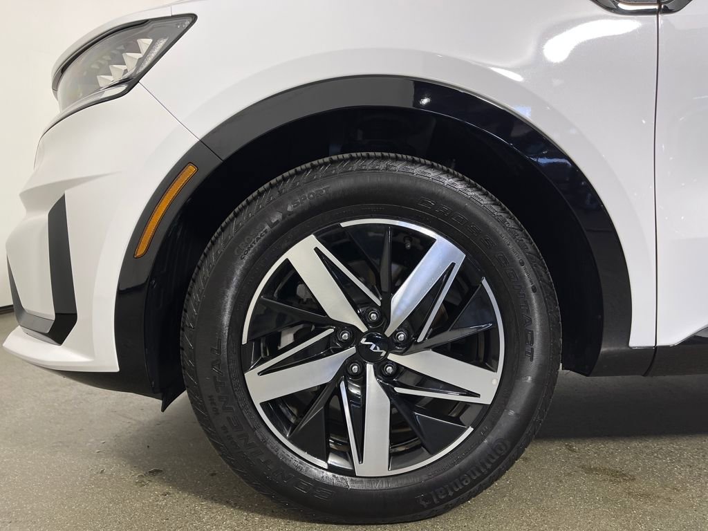 Used 2023 Kia Sorento S image 11