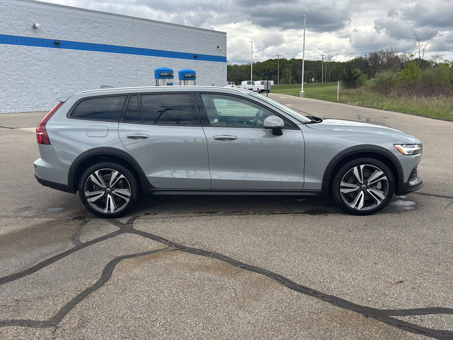 Used 2025 Volvo V60 B5 Cross Country Plus AWD/4WD image 7
