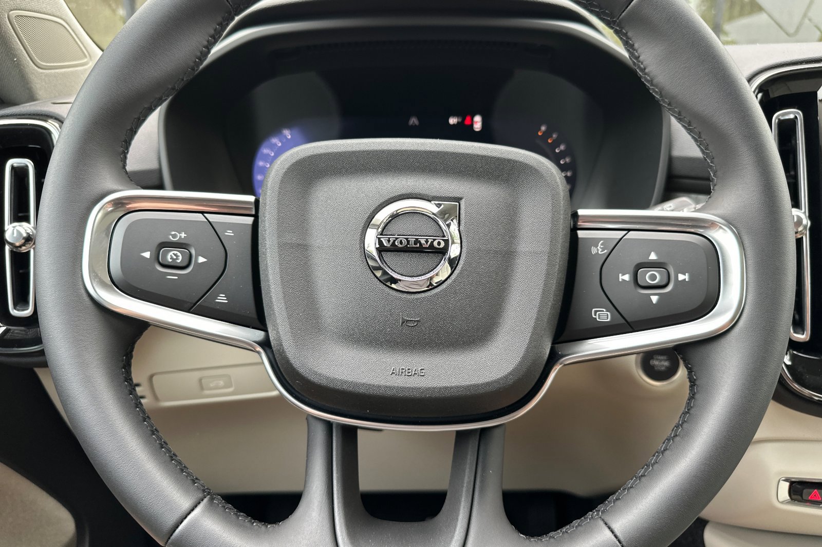 New 2026 Volvo XC40 B5 Plus AWD/4WD image 21