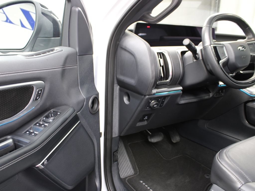 Used 2025 Ford Expedition Max Platinum w/ Stealth Appearance Package AWD/4WD image 59