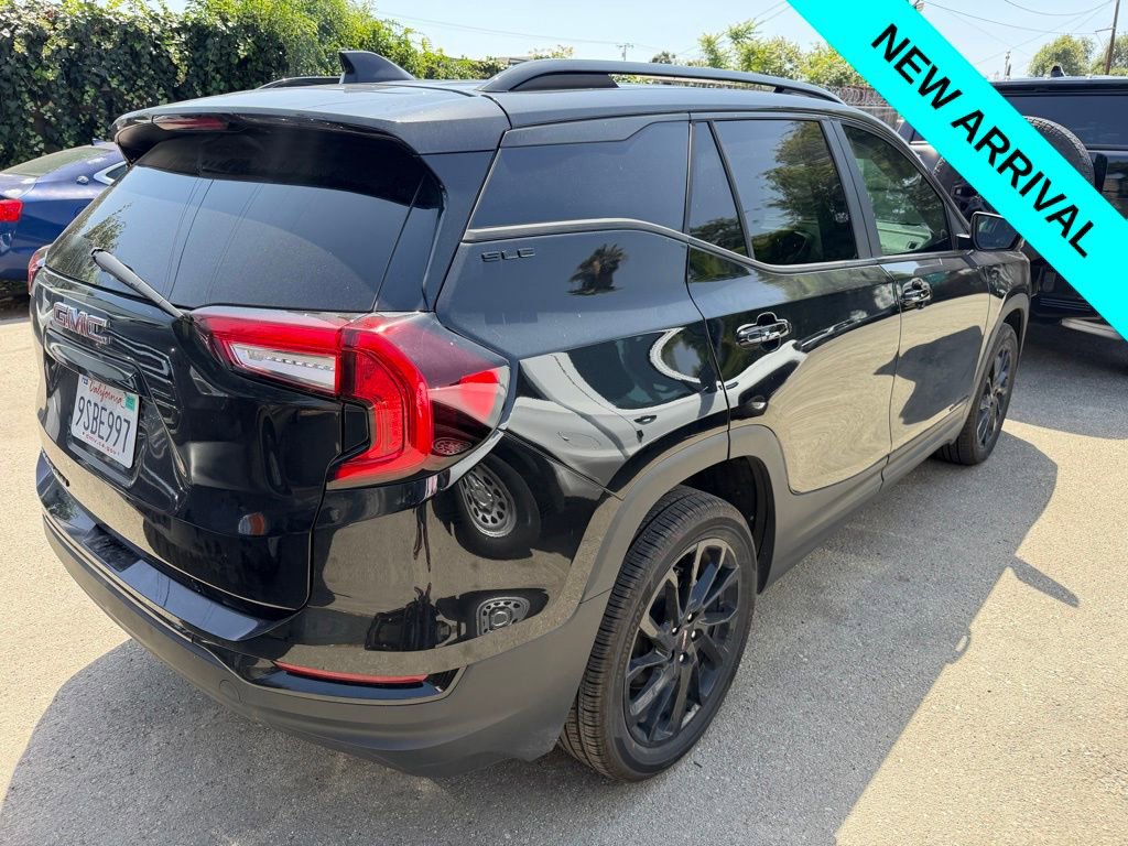 Used 2024 GMC Terrain SLE w/ Driver Convenience Package FWD image 3