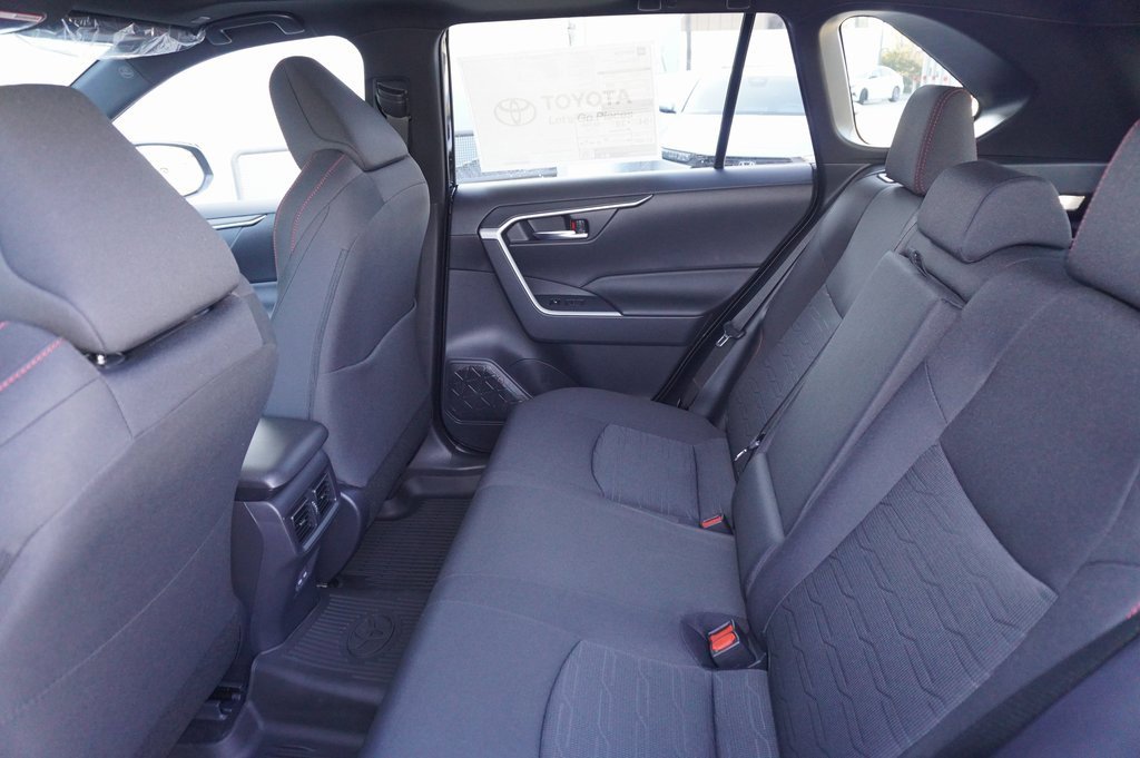 New 2025 Toyota RAV4 SE image 7