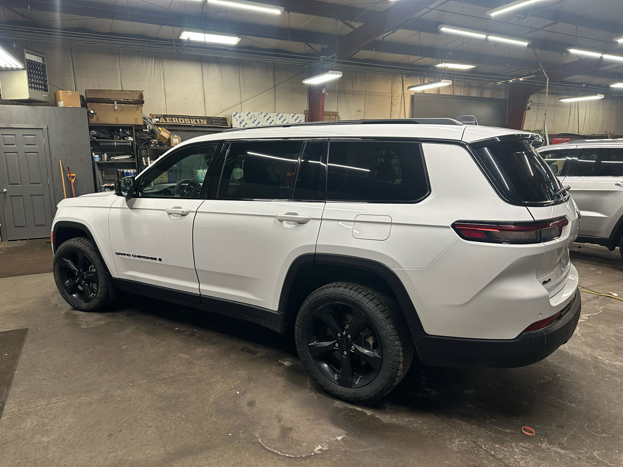 Used 2024 Jeep Grand Cherokee L Limited w/ Black Appearance Package image 7