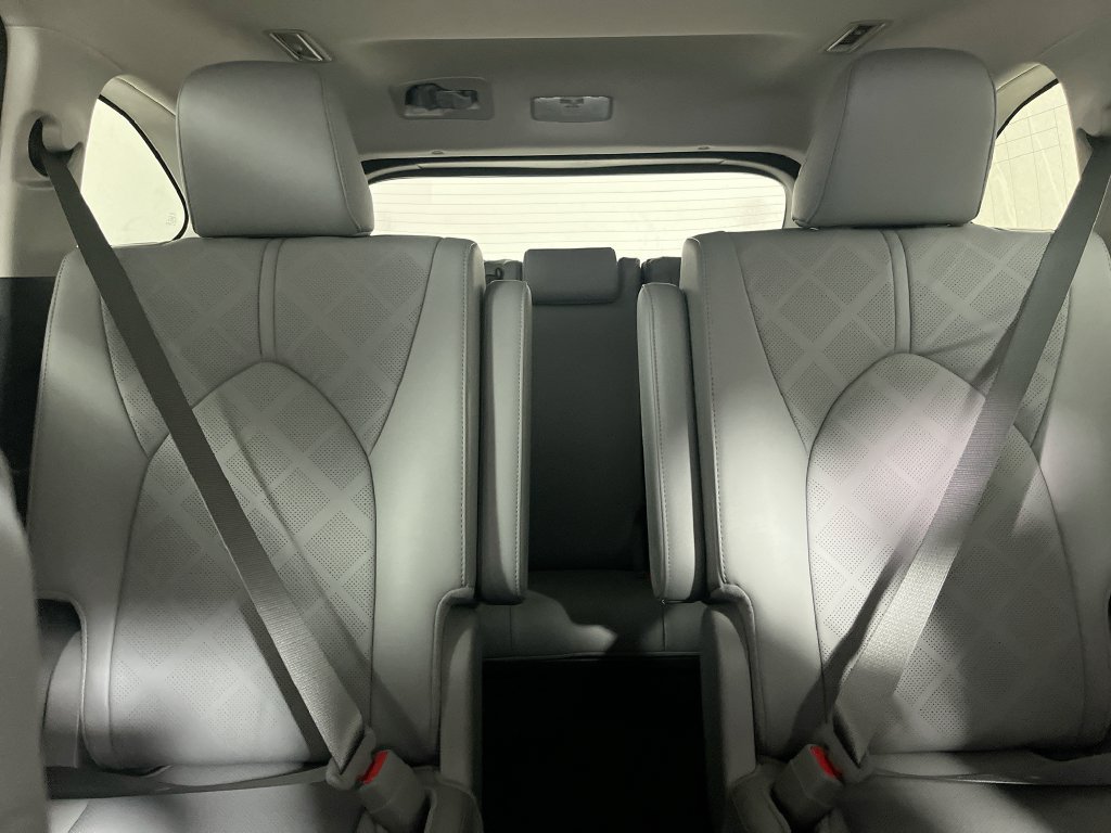New 2026 Toyota Highlander Platinum AWD/4WD image 31