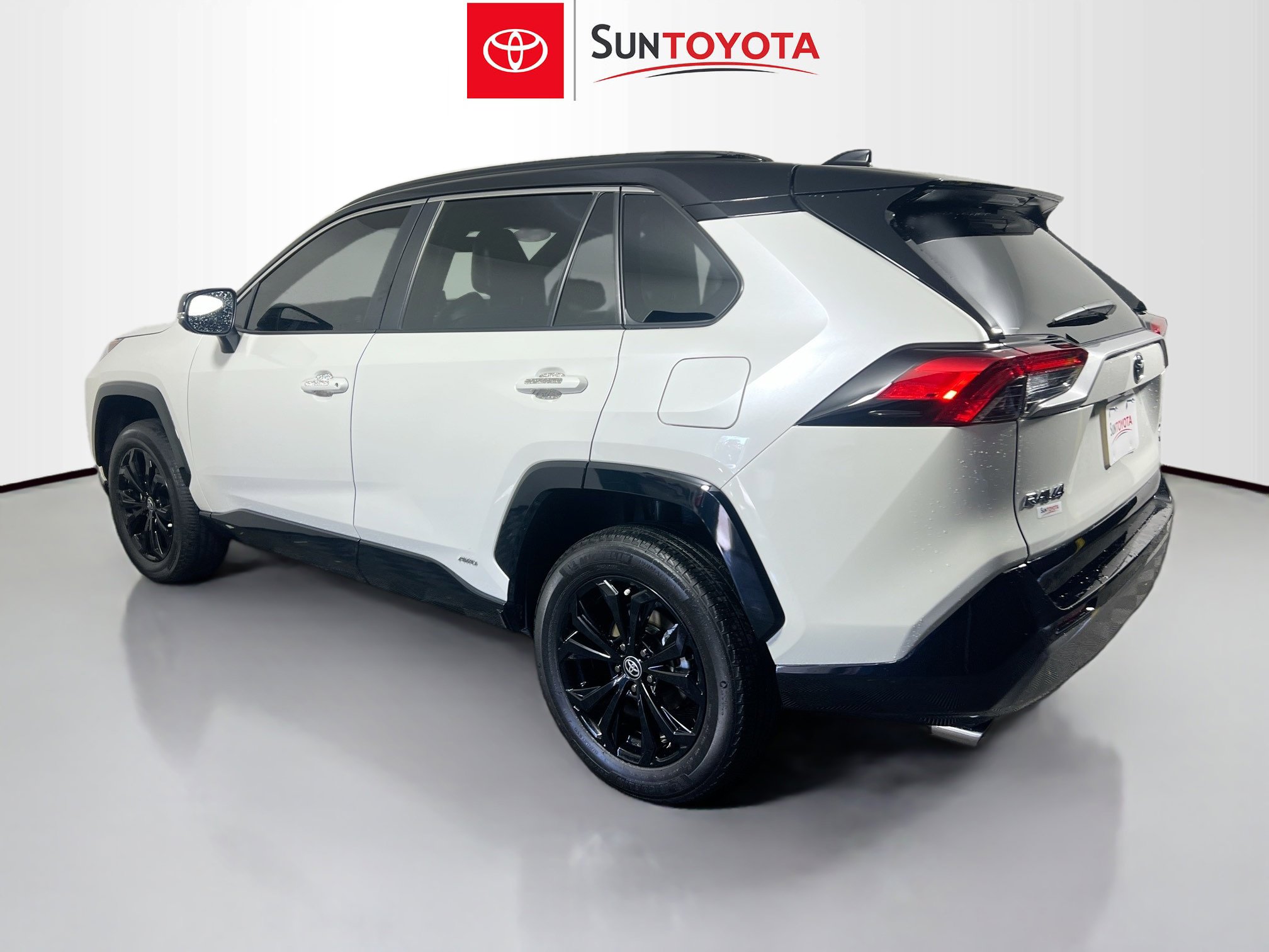 Used 2022 Toyota RAV4 XSE w/ XSE Grade Weather Package image 6