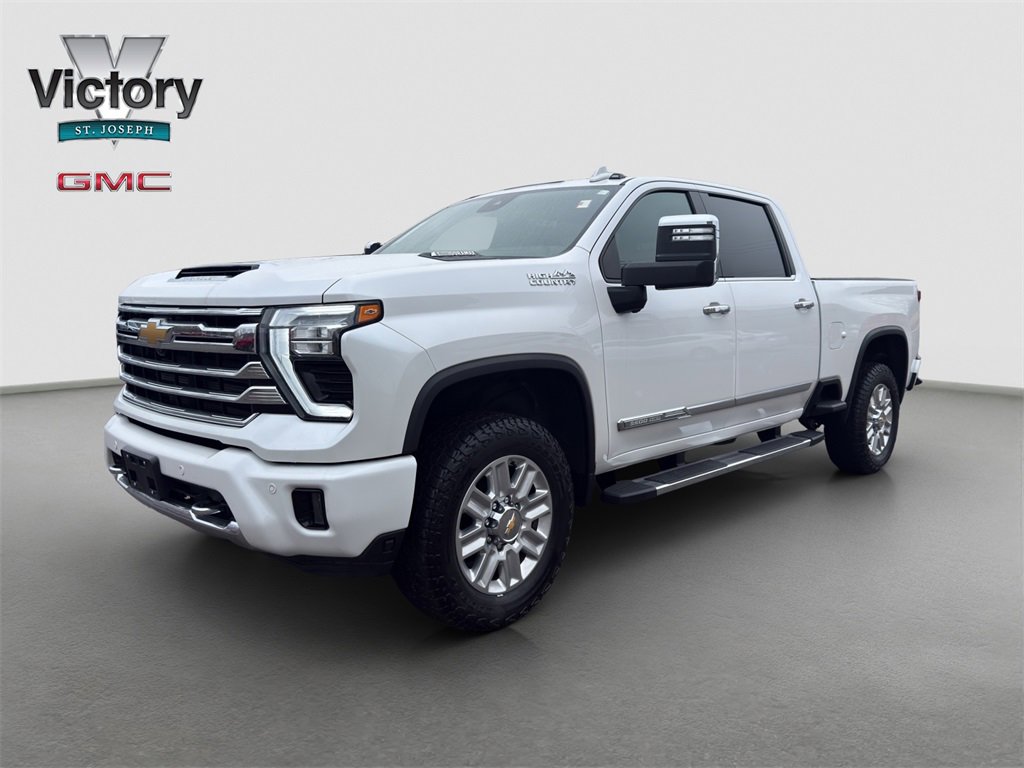 Used 2024 Chevrolet Silverado 3500 High Country w/ High Country Premium Package image 3