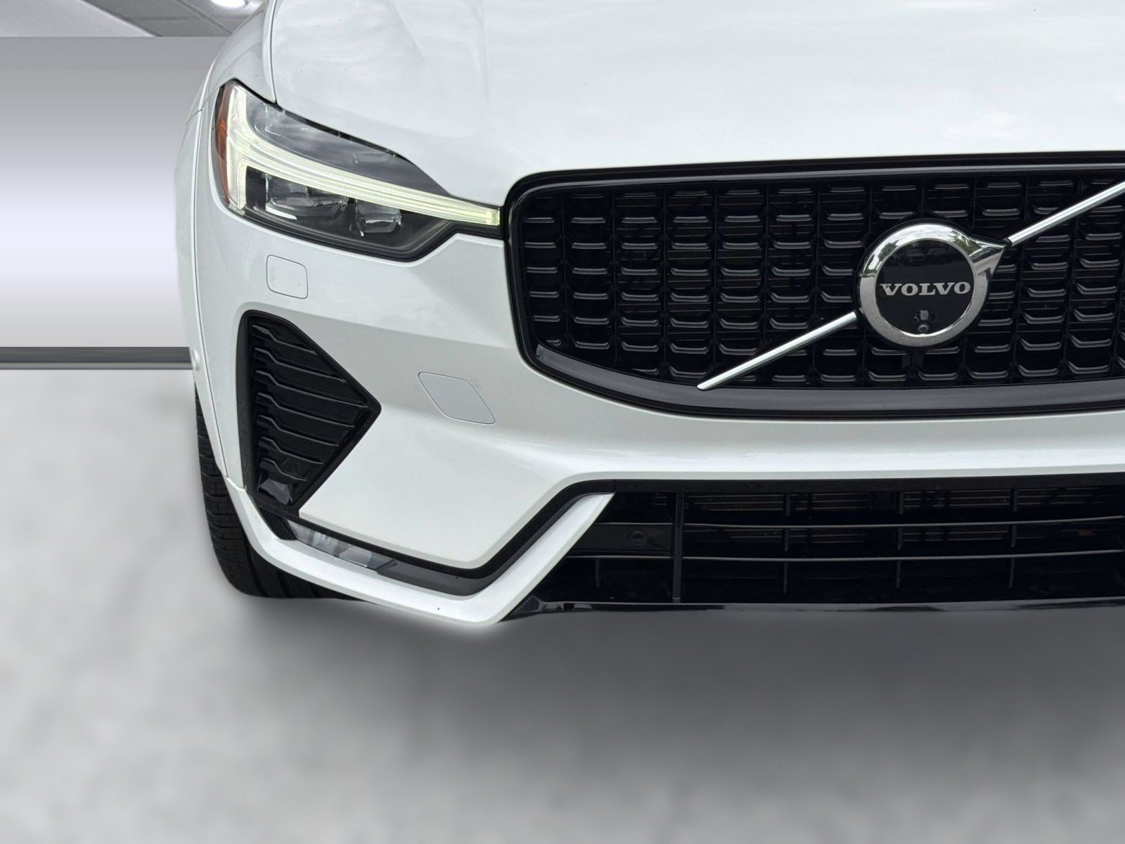 Certified 2024 Volvo XC60 B5 Ultimate w/ Protection Package Premier AWD/4WD image 11