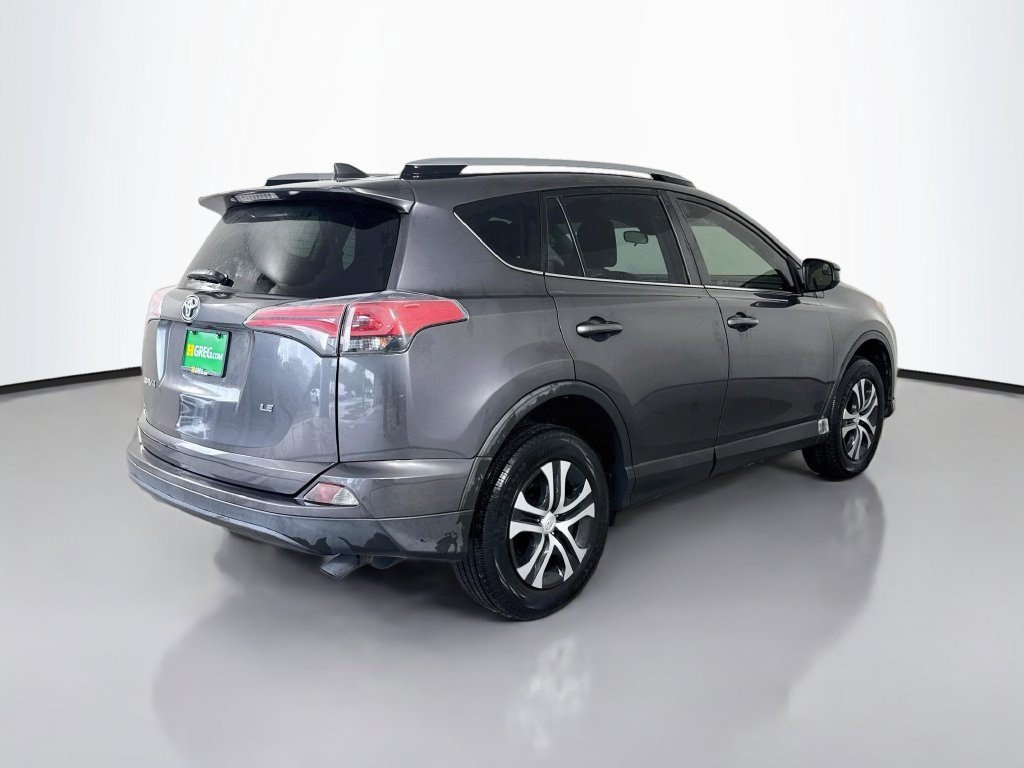 Used 2018 Toyota RAV4 LE FWD image 10